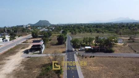 Земельный участок площадью 34 000 кв. м / прямоугольной формы / частично расчищен.