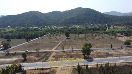 Земельный участок площадью 34 000 кв. м / прямоугольной формы / частично расчищен.