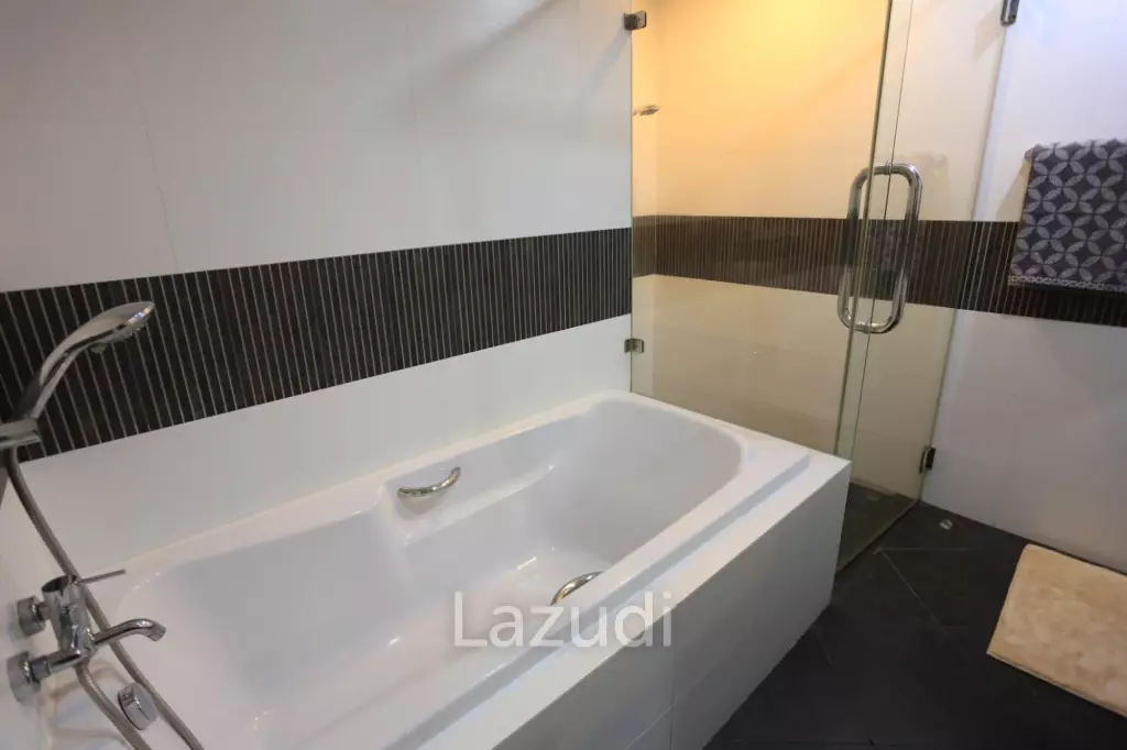 70 sqm high floor 1 bedroom condo at Urbana Sathorn Bangkok