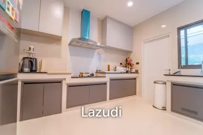297 sqm modern detached house in Setthasiri Krungthep Kreetha 2 Hua Mak