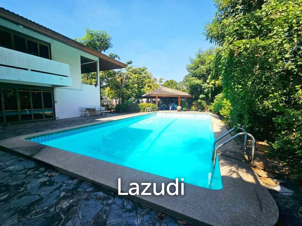303 sqm Pool Home for Sale in Hua Mak Bang Kapi Bangkok