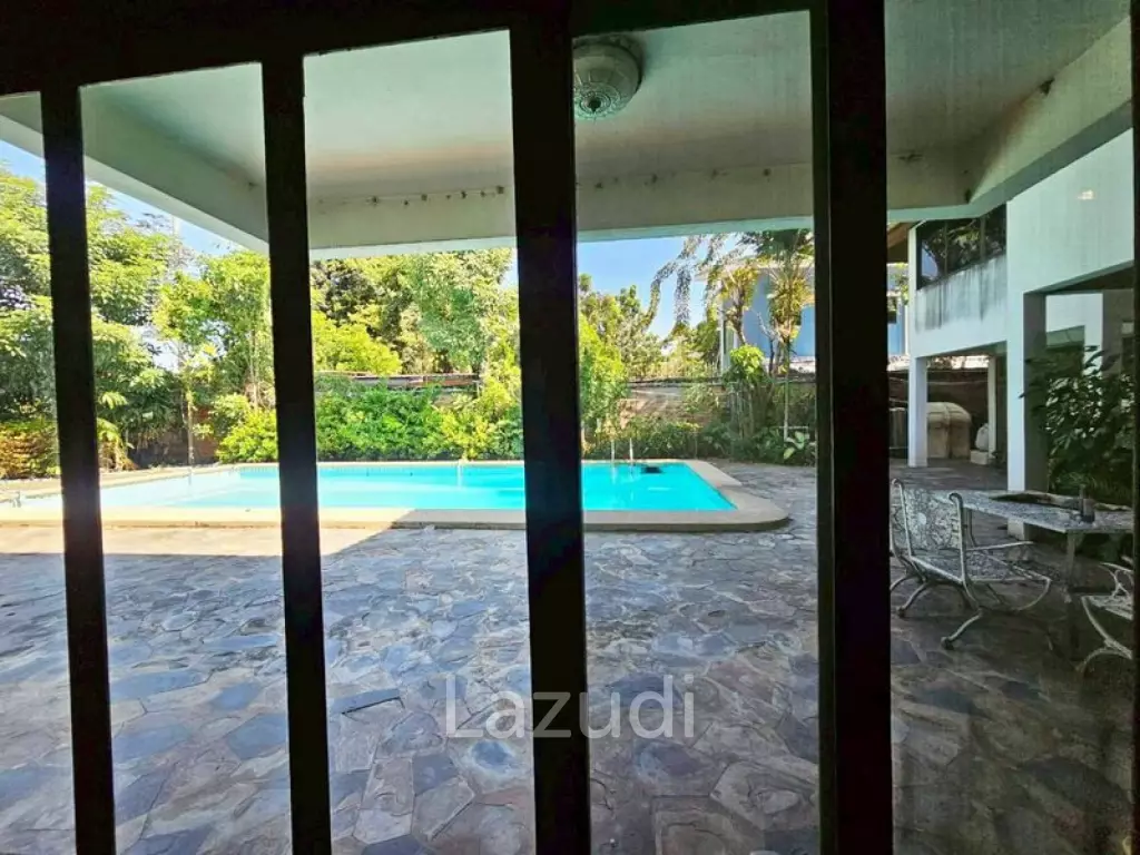 303 sqm Pool Home for Sale in Hua Mak Bang Kapi Bangkok