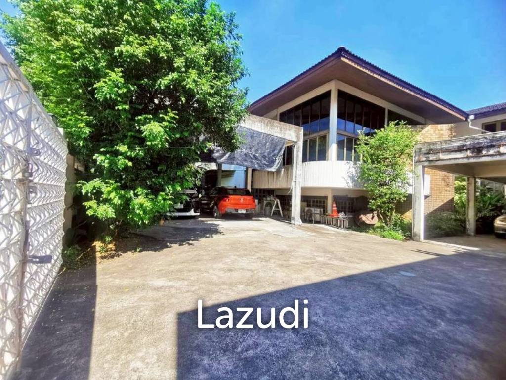 303 sqm Pool Home for Sale in Hua Mak Bang Kapi Bangkok