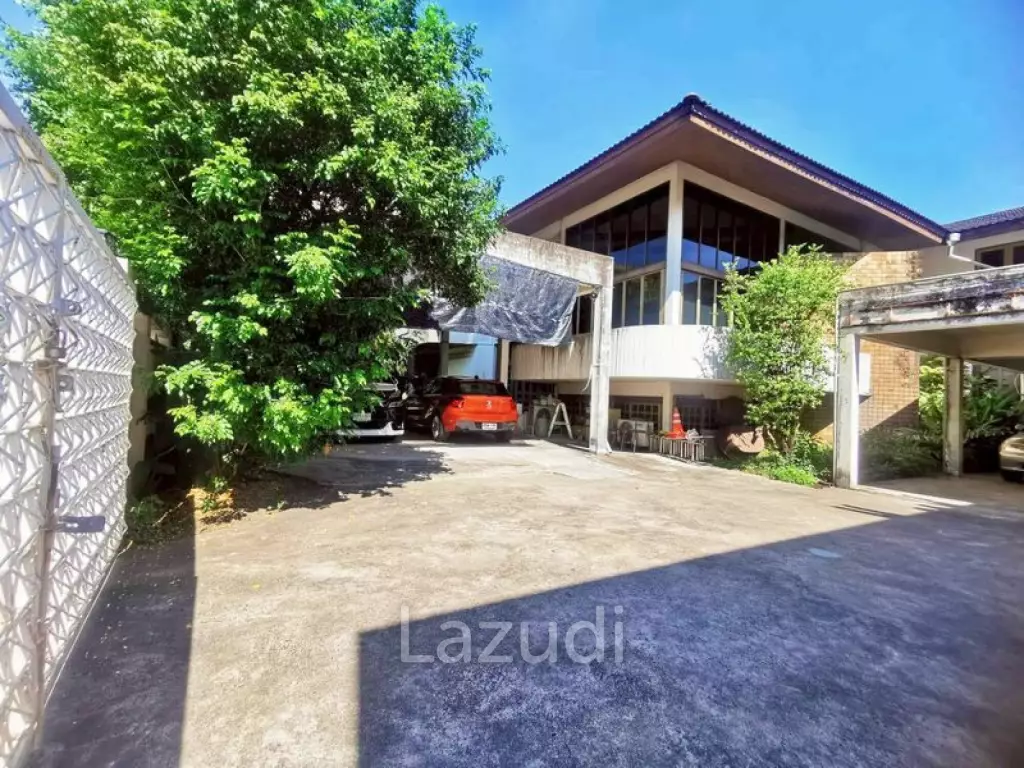 303 sqm Pool Home for Sale in Hua Mak Bang Kapi Bangkok