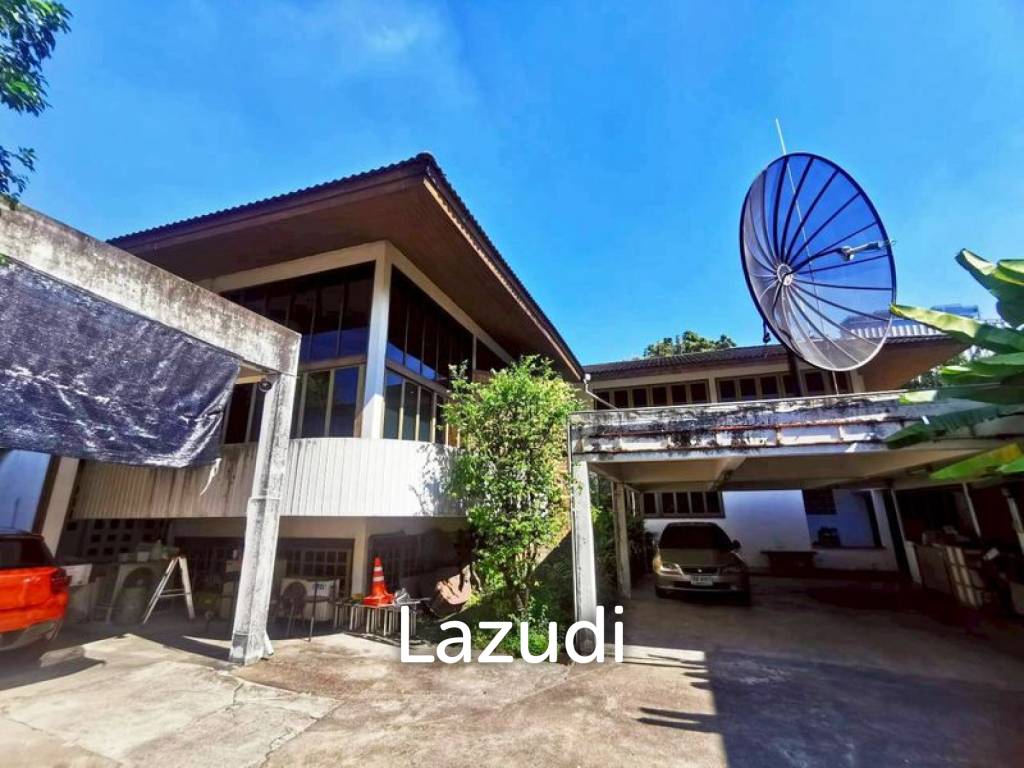 303 sqm Pool Home for Sale in Hua Mak Bang Kapi Bangkok