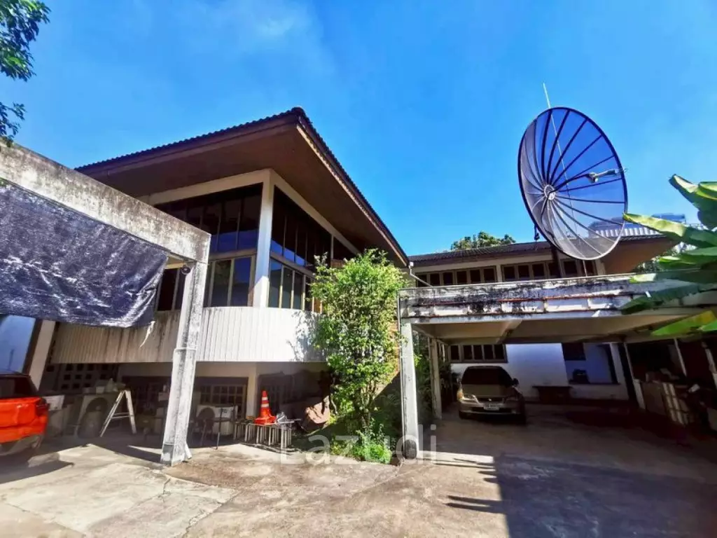 303 sqm Pool Home for Sale in Hua Mak Bang Kapi Bangkok
