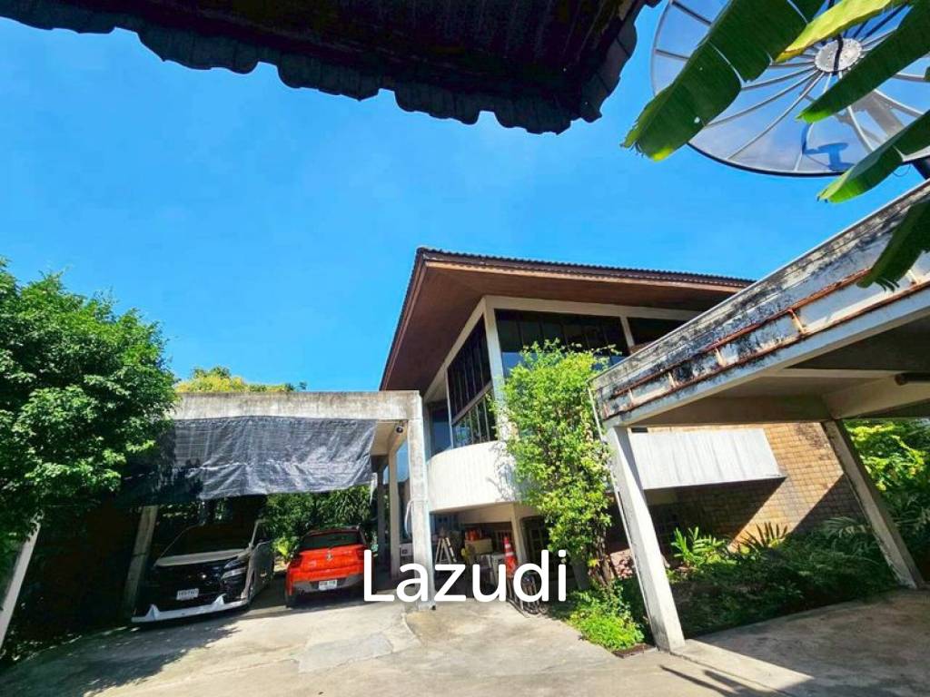 303 sqm Pool Home for Sale in Hua Mak Bang Kapi Bangkok