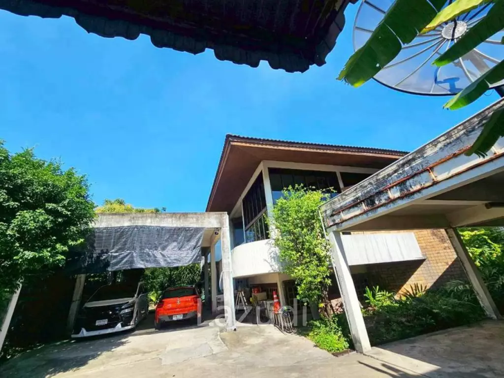 303 sqm Pool Home for Sale in Hua Mak Bang Kapi Bangkok