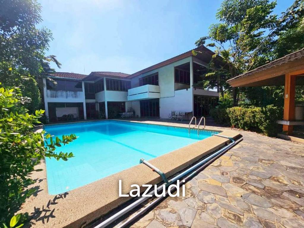 303 sqm Pool Home for Sale in Hua Mak Bang Kapi Bangkok