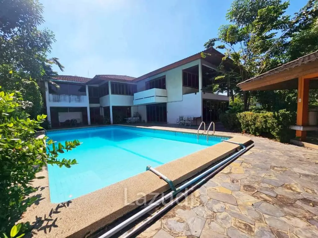303 sqm Pool Home for Sale in Hua Mak Bang Kapi Bangkok