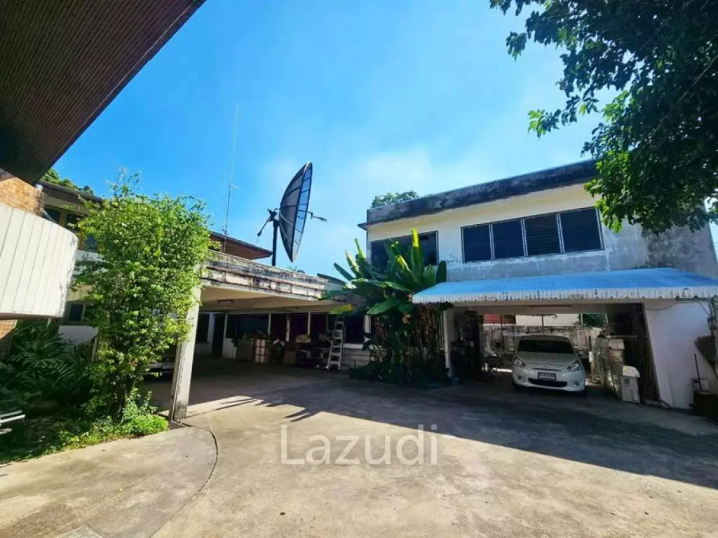 303 sqm Pool Home for Sale in Hua Mak Bang Kapi Bangkok