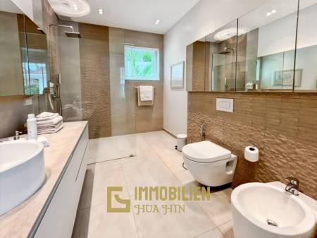 260 qm Wohnfläche / 618 qm Grundstück / Solaranlage mit Batterie