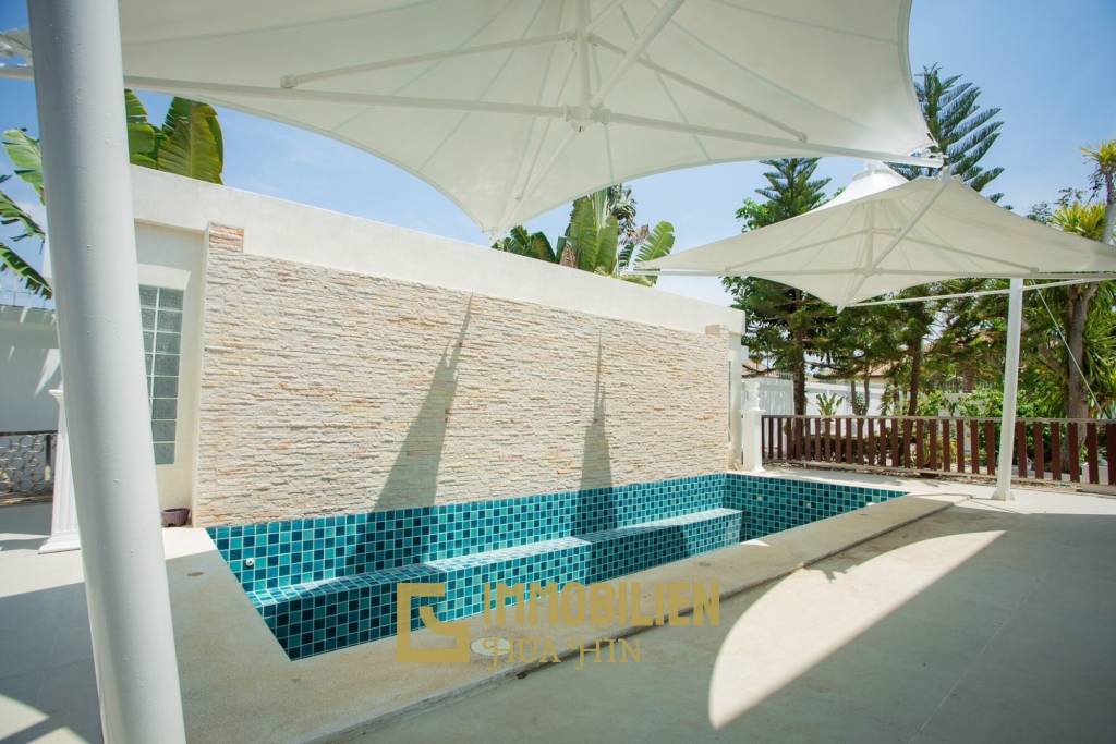 Modern / 380 qm Wohnfläche / frei stehend