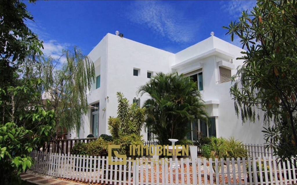 Modern / 380 qm Wohnfläche / frei stehend