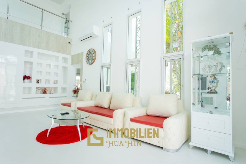 Modern / 380 qm Wohnfläche / frei stehend