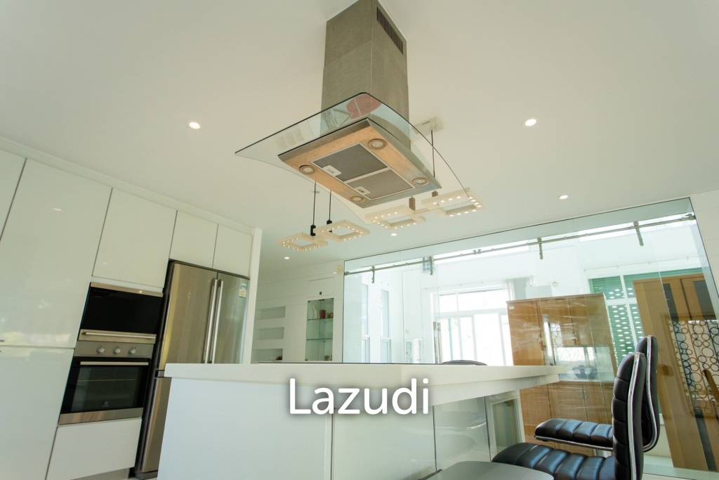 Modern 380 sqm pool villa in Thap Tai Hua Hin