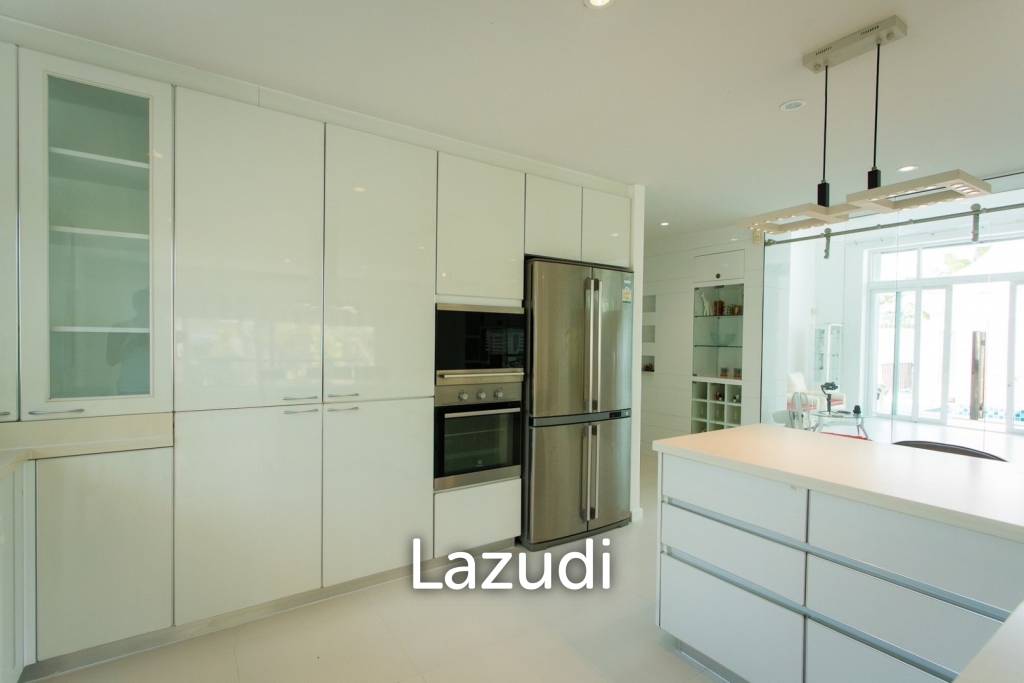 Modern 380 sqm pool villa in Thap Tai Hua Hin