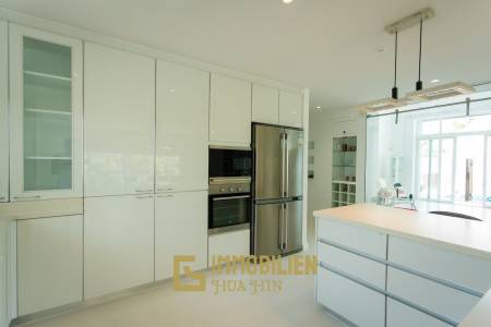 Modern / 380 qm Wohnfläche / frei stehend