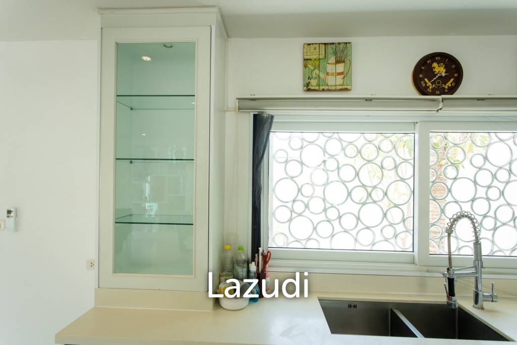 Modern 380 sqm pool villa in Thap Tai Hua Hin
