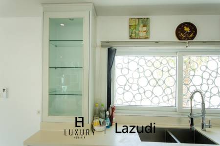 Modern 380 sqm pool villa in Thap Tai Hua Hin