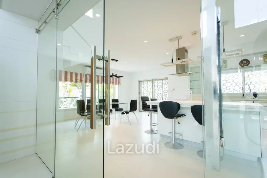 Modern 380 sqm pool villa in Thap Tai Hua Hin
