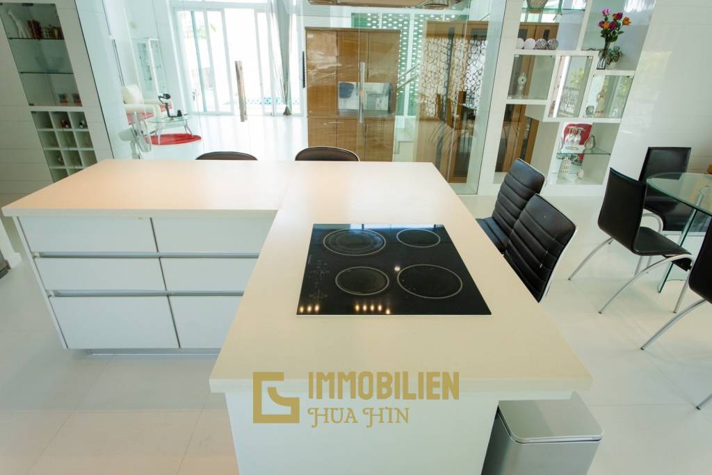 Modern / 380 qm Wohnfläche / frei stehend