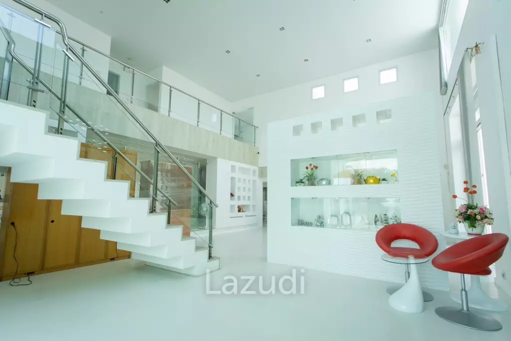 Modern 380 sqm pool villa in Thap Tai Hua Hin