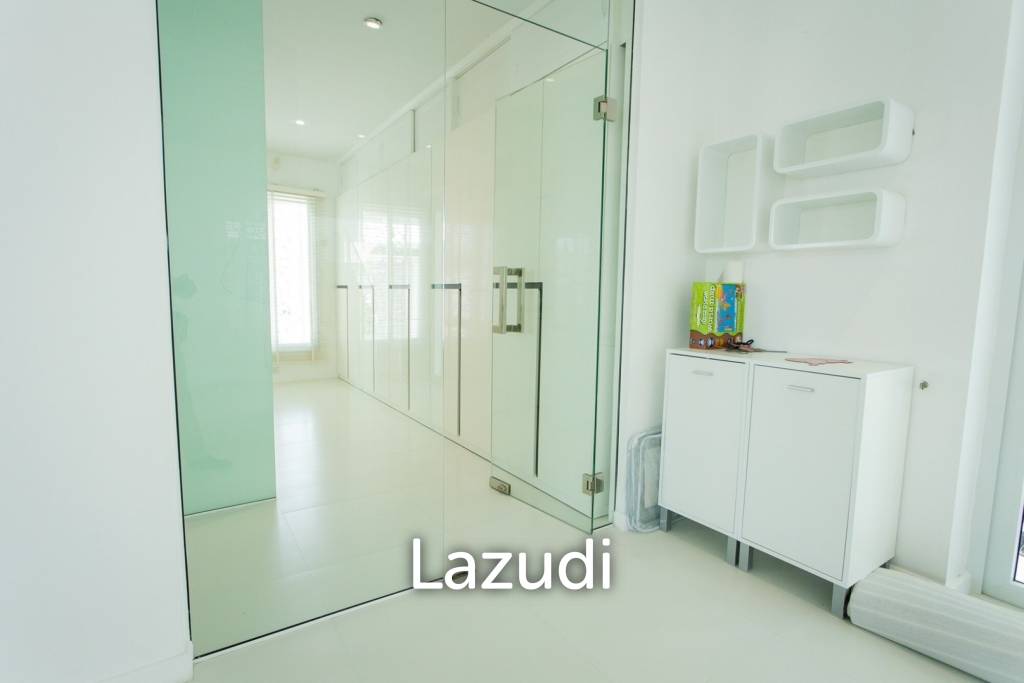 Modern 380 sqm pool villa in Thap Tai Hua Hin