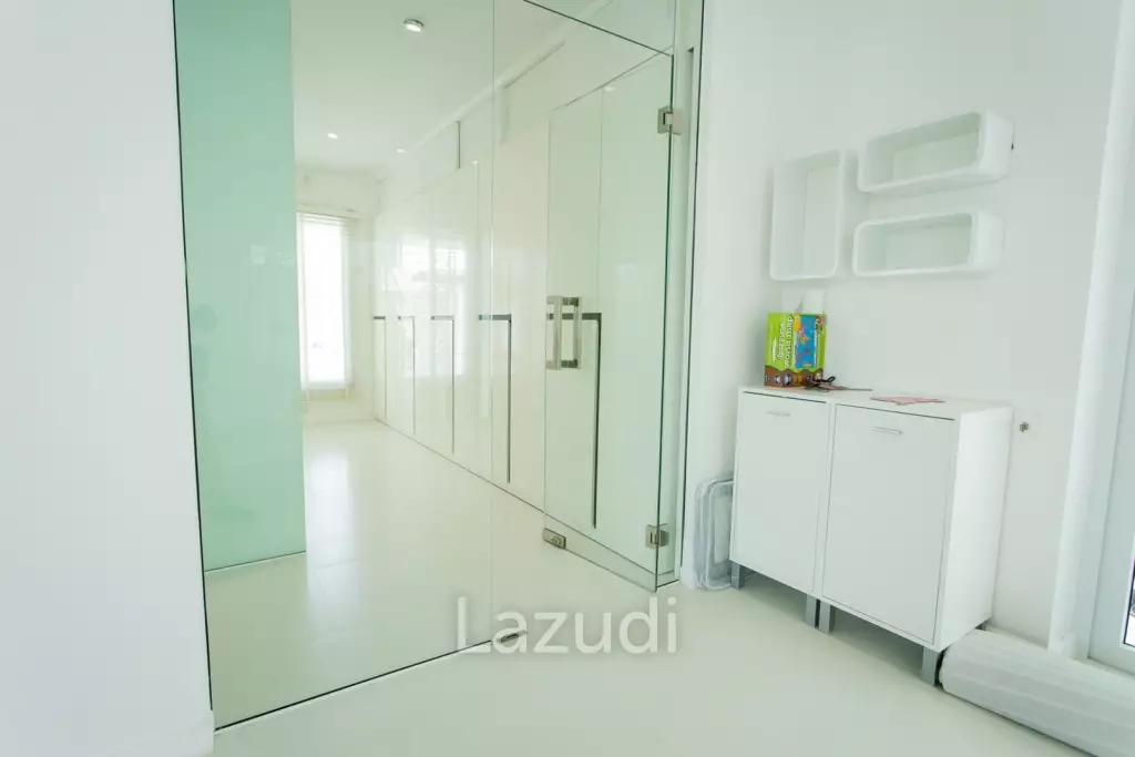 Modern 380 sqm pool villa in Thap Tai Hua Hin