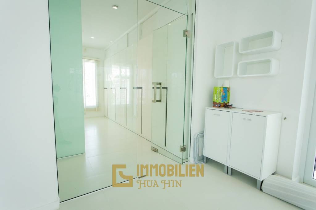 Modern / 380 qm Wohnfläche / frei stehend