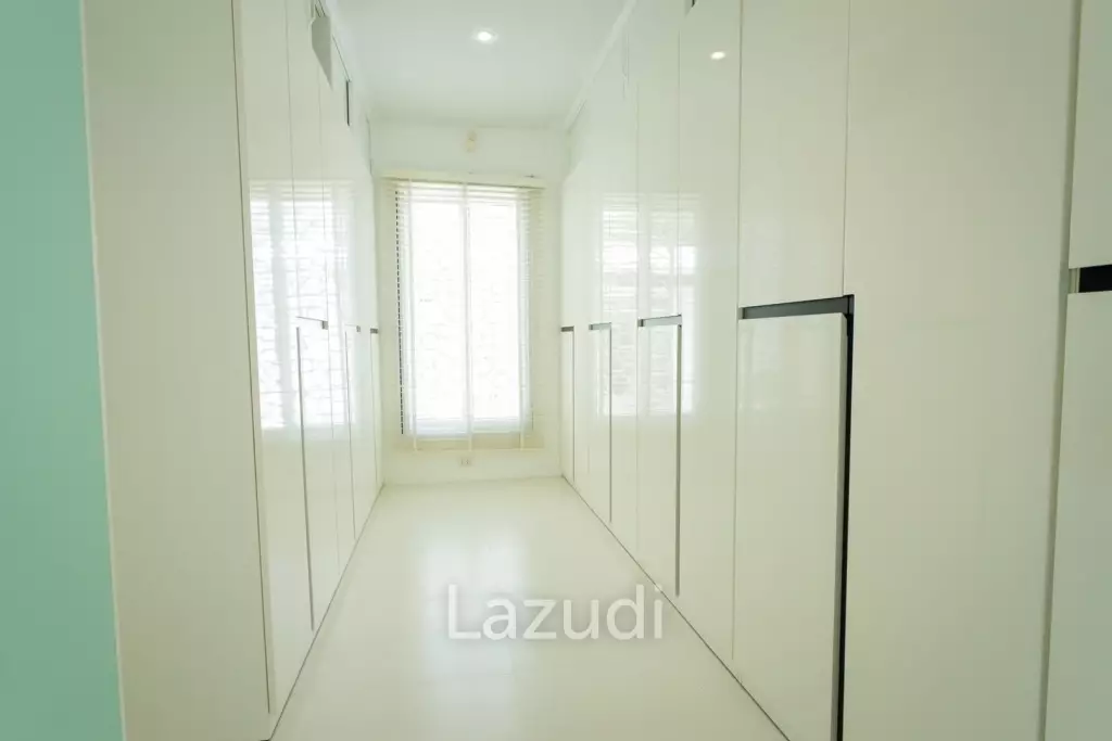 Modern 380 sqm pool villa in Thap Tai Hua Hin