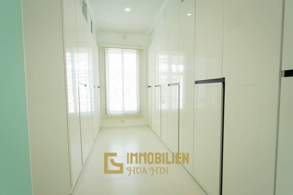 Modern / 380 qm Wohnfläche / frei stehend