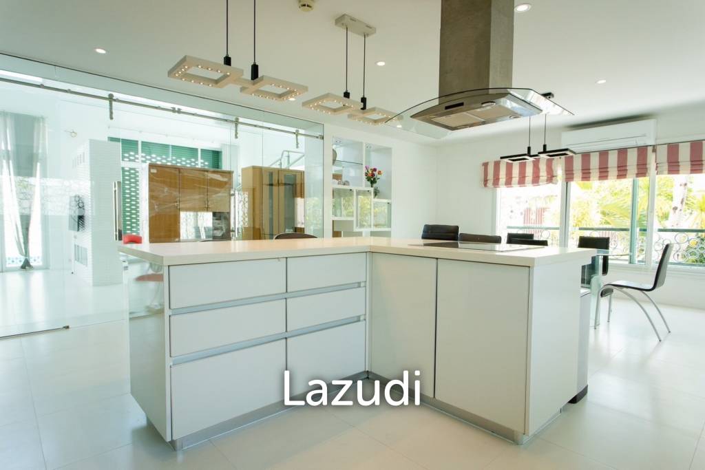 Modern 380 sqm pool villa in Thap Tai Hua Hin