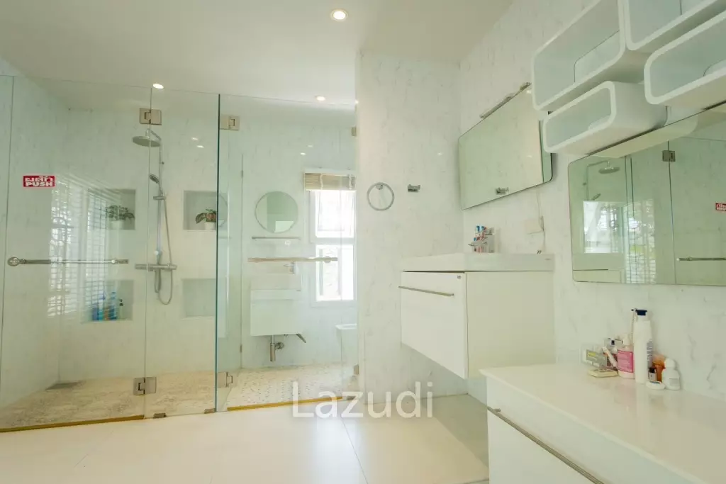 Modern 380 sqm pool villa in Thap Tai Hua Hin