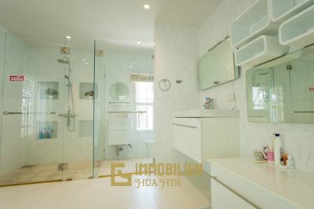 Modern / 380 qm Wohnfläche / frei stehend