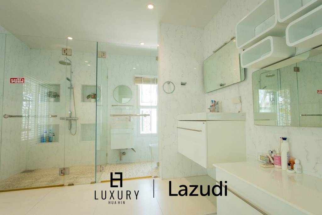 Modern 380 sqm pool villa in Thap Tai Hua Hin