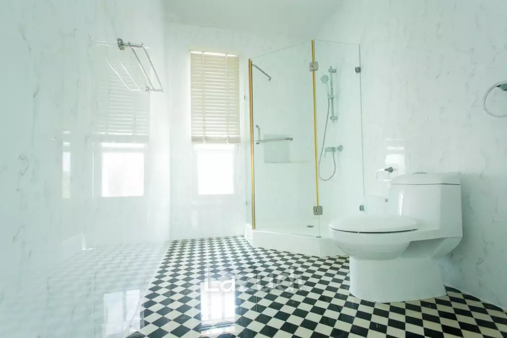 Modern 380 sqm pool villa in Thap Tai Hua Hin