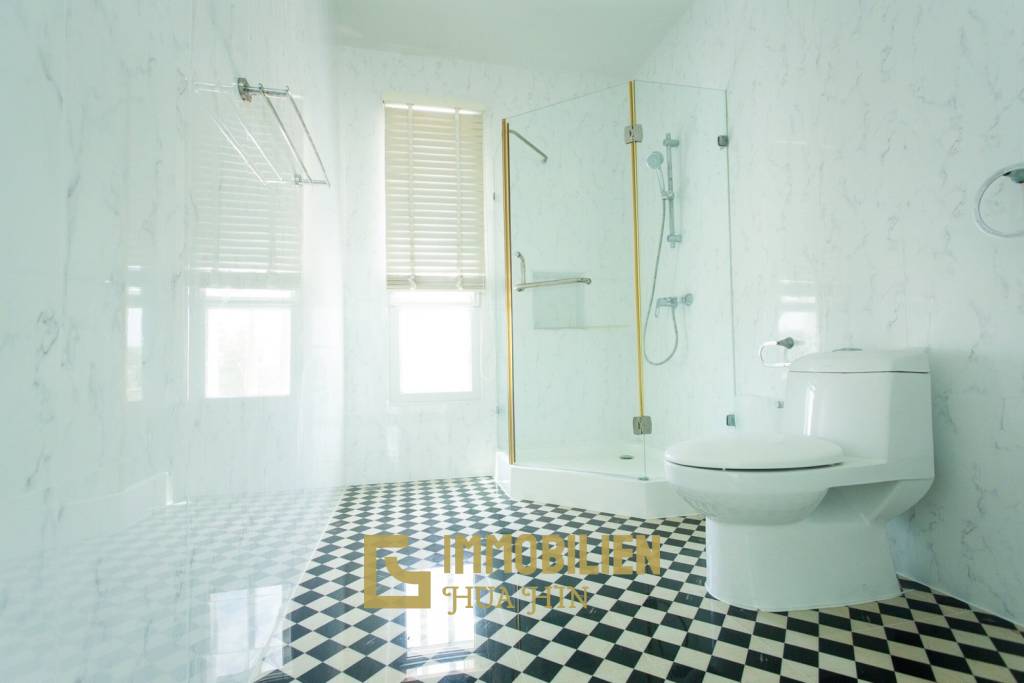 Modern / 380 qm Wohnfläche / frei stehend