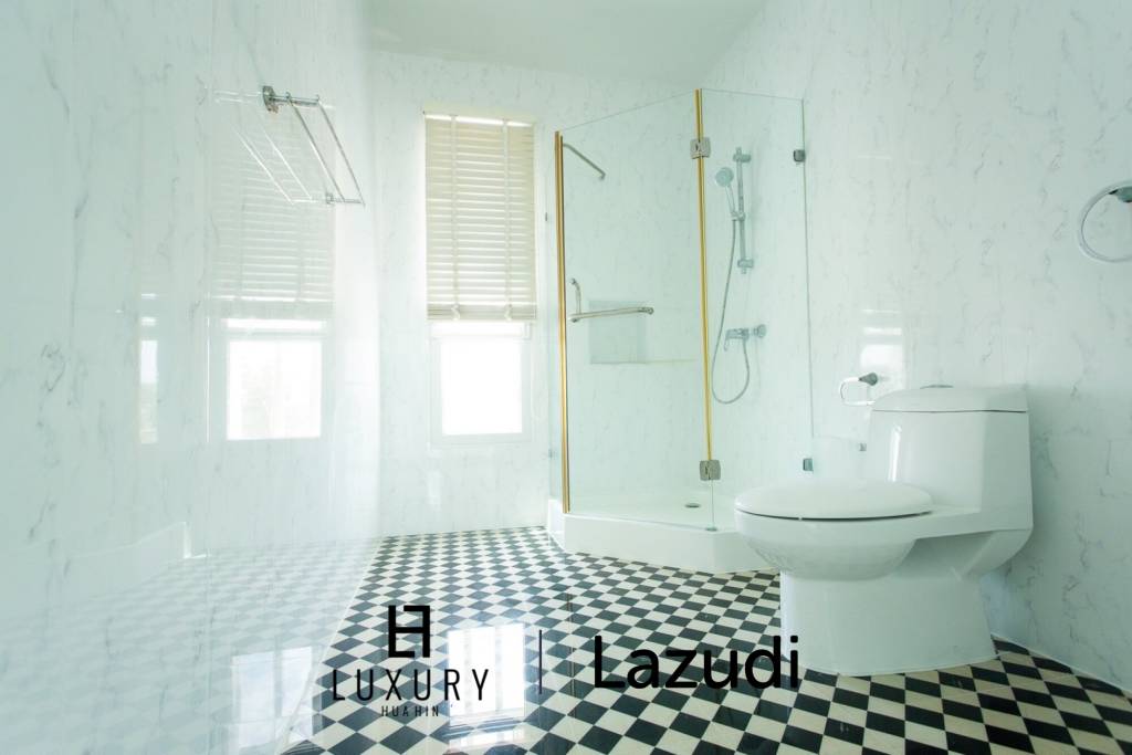 Modern 380 sqm pool villa in Thap Tai Hua Hin