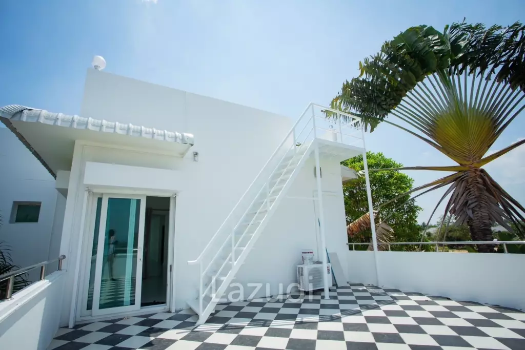 Modern 380 sqm pool villa in Thap Tai Hua Hin