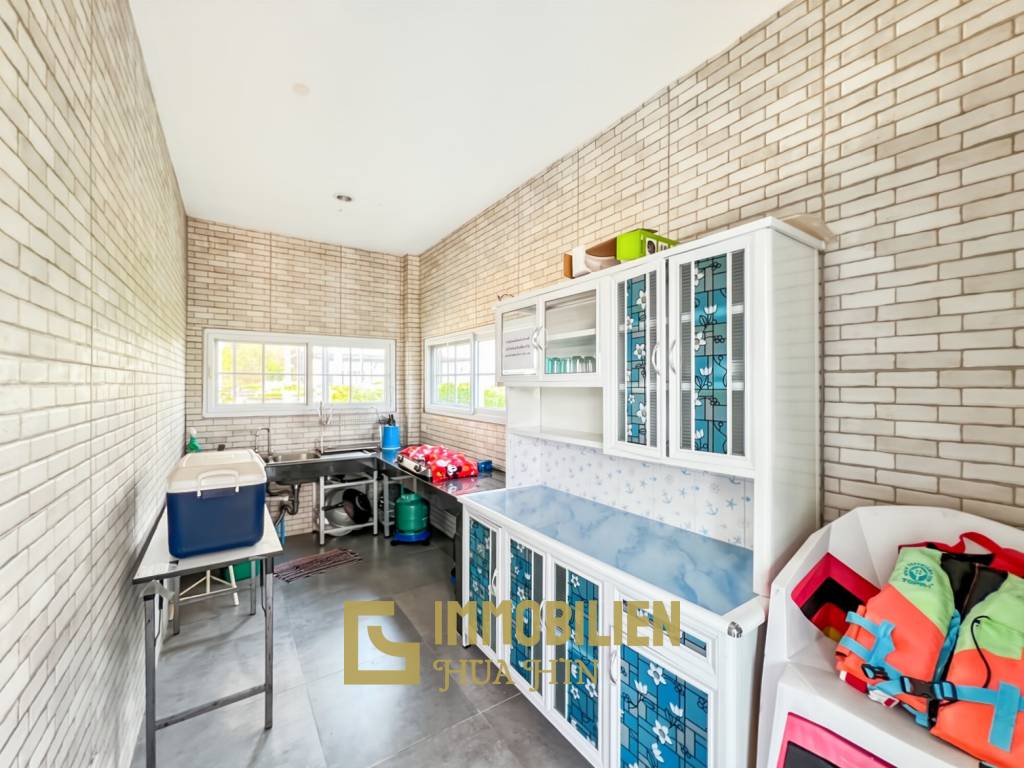 3 Schlafzimmer + 2 Bäder / privater Pool / komplett möbliert