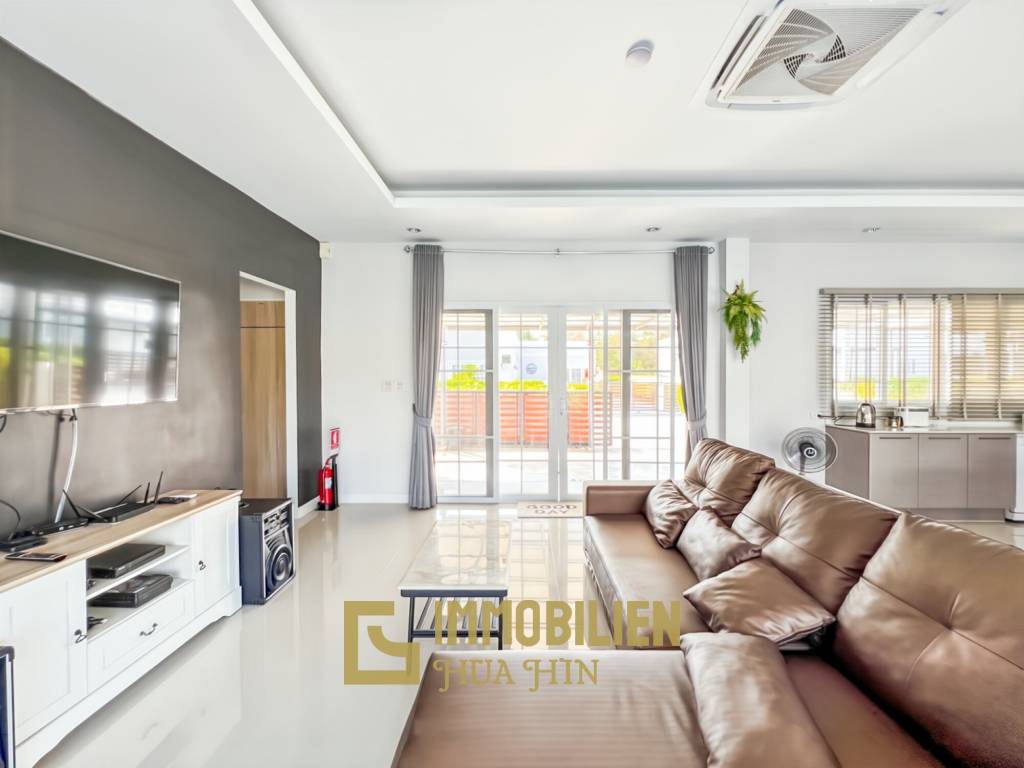 3 Schlafzimmer + 2 Bäder / privater Pool / komplett möbliert