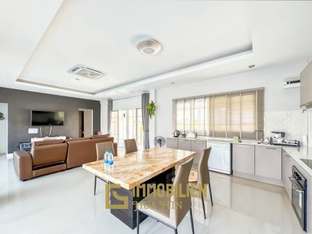 3 Schlafzimmer + 2 Bäder / privater Pool / komplett möbliert