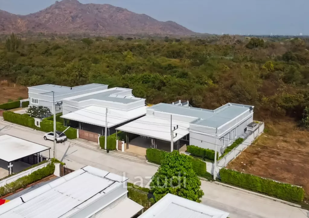 Modern 3-Bed Pool Villa 165 Sqm in Mountain View Cha-Am