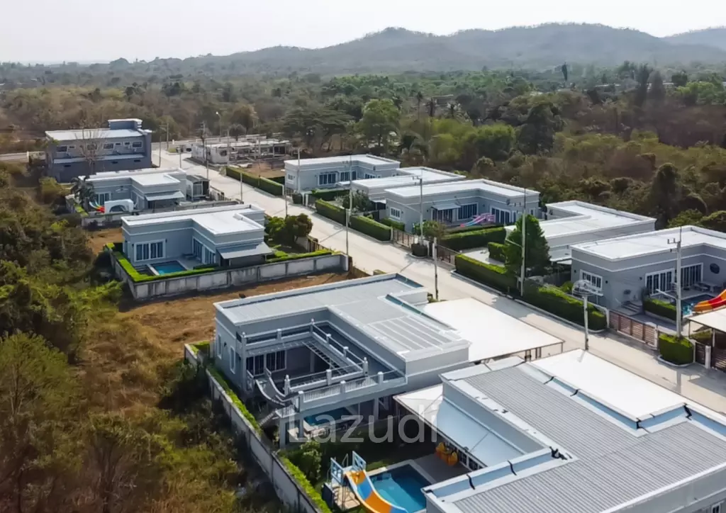 Modern 3-Bed Pool Villa 165 Sqm in Mountain View Cha-Am