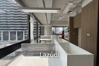 90 sqm modern office in Gaysorn Amarin Tower Lumpini Bangkok