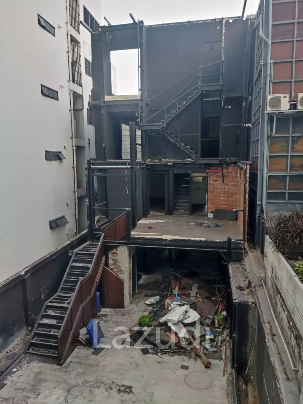 Main Road Thong Lo Bar and Pub Opportunity - Famous Pub
