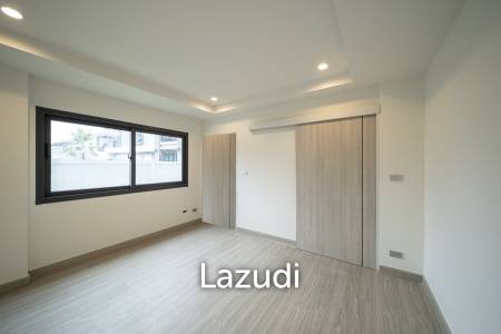 Spacious 5-Bedroom Pool Villa Just 50m to the Beach