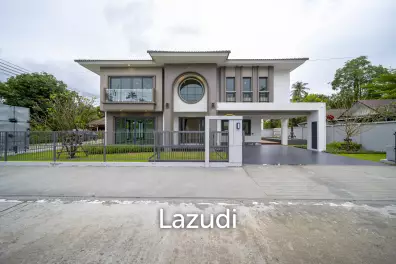 Spacious 5-Bedroom Pool Villa Just 50m to the Beach