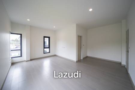 Spacious 4-Bedroom Pool Villa Just 50m to the Beach